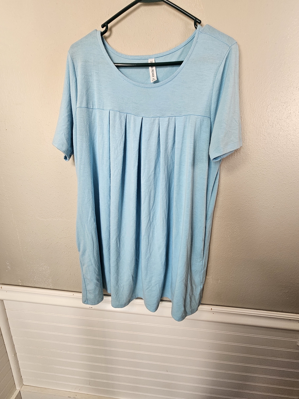 Zenana Outfitters Light Blue Short Sleeve Pleated Tunic Blouse